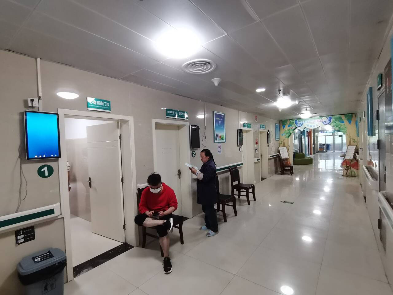 打造智慧醫(yī)院智能服務(wù)大廳，提升就醫(yī)體驗(yàn)！效果圖